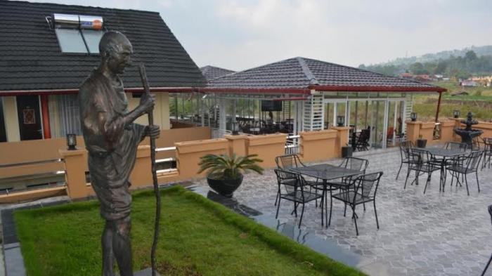patung-gandhi_20150305_104010