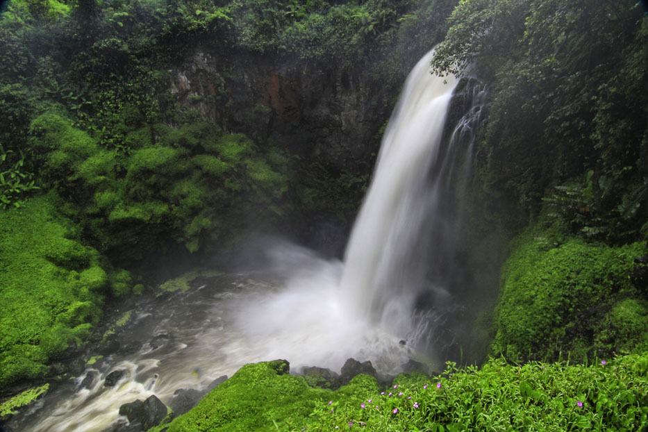 Air Terjun Telun Berasap (Foto: Indonesia.travel)