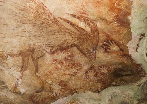 Lukisan Gua di Sulawesi yang menggambarkan Babi Rusa yang diperkirakan berusia 40.000. (Foto: Maxime Aubert, Griffith University / National Geographic)