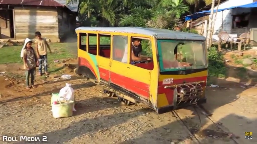 Motor Lori Ekspress (Foto: Roll Media / youtube.com)