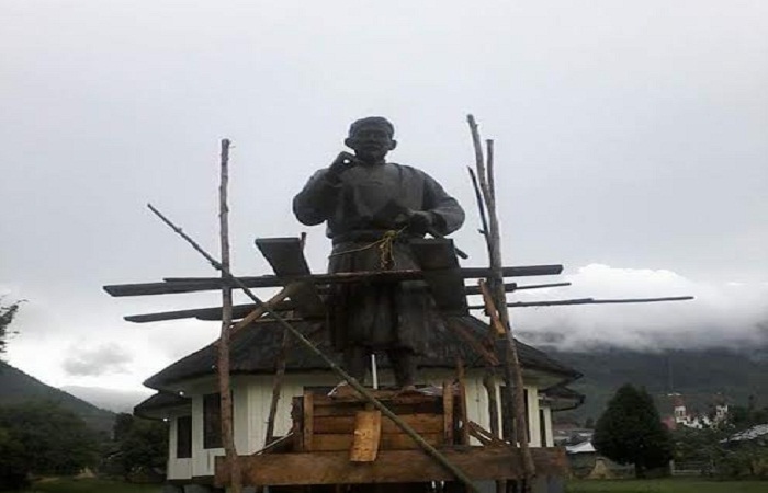 Pembangunan Patung Motang Rua di Mbaru Runut pada 2017 lalu. Sumber: VOXNTT