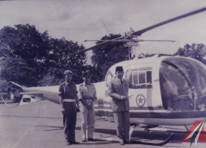 Belajar desain dan konstruksi pesawat lebih secara otodidak, di tengah semangatnya menciptakan helikopter di dalam negeri, ia kehilangan sebelah lengannya akibat kecelakaan. Bukannya berkurang, semangatnya untuk membangun lebih banyak lagi helikopter malah makin membara. Wajar kalau pria kelahiran 10 April 1916 di Purworejo ini dijuluki Urang Gelo (Orang Gila) oleh orang-orang di sektiarnya di Bandung.