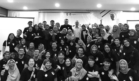 Tulus - 4 Seniman Indonesia yang Peduli Pendidikan