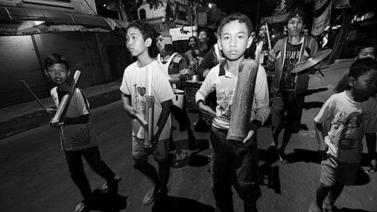 tradisi membangunkan sahur