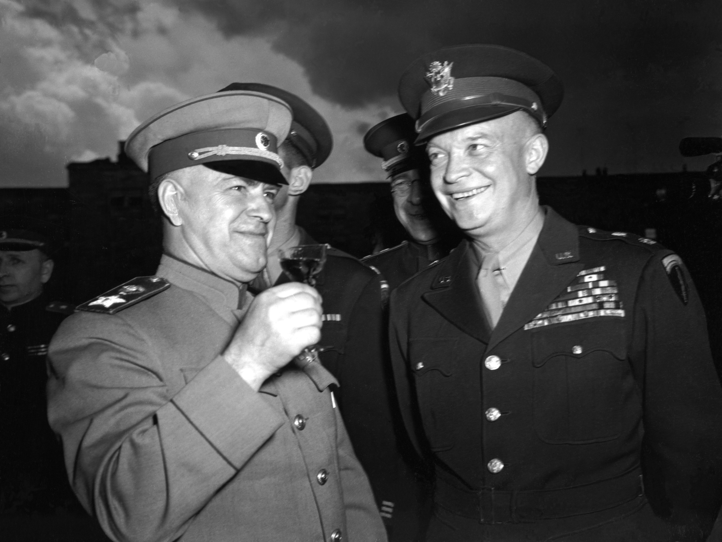 Eisenhower dan Zhukov | https://www.brookdalecc.edu/