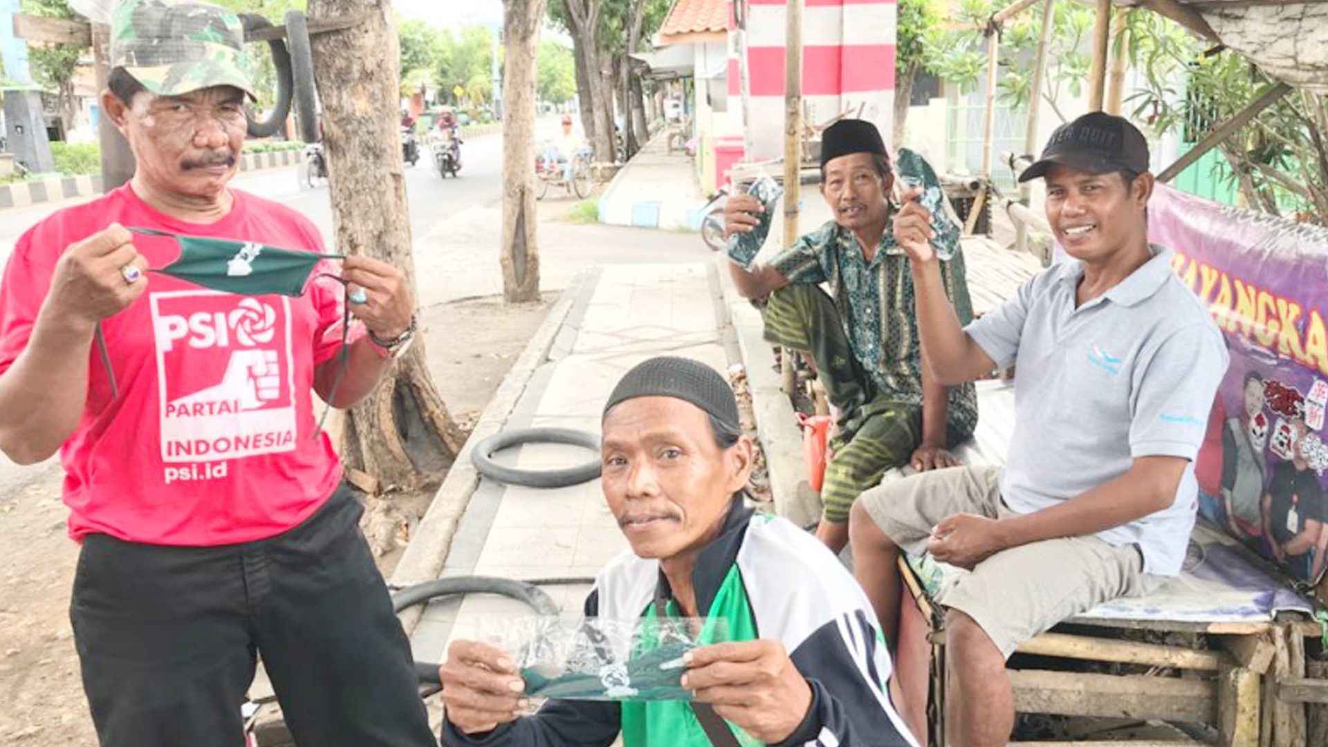 Pembagian masker kepada masyarakat di Probolinggo | Foto: Kawan GNFI/Elvin