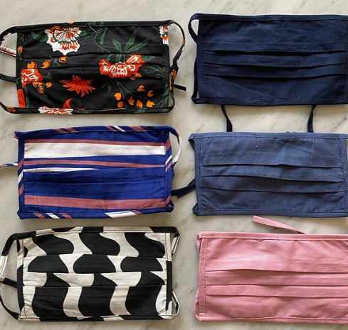 Masker kain Cotton Ink l Sumber foto: Instagram @carlinedarjanto