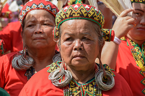 Female Dayak Elders With Long Earlobes | Foto: istockphoto.com