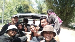 Mendapat jamuan menginap, makan, dan plesiran dari teman seperjalanan