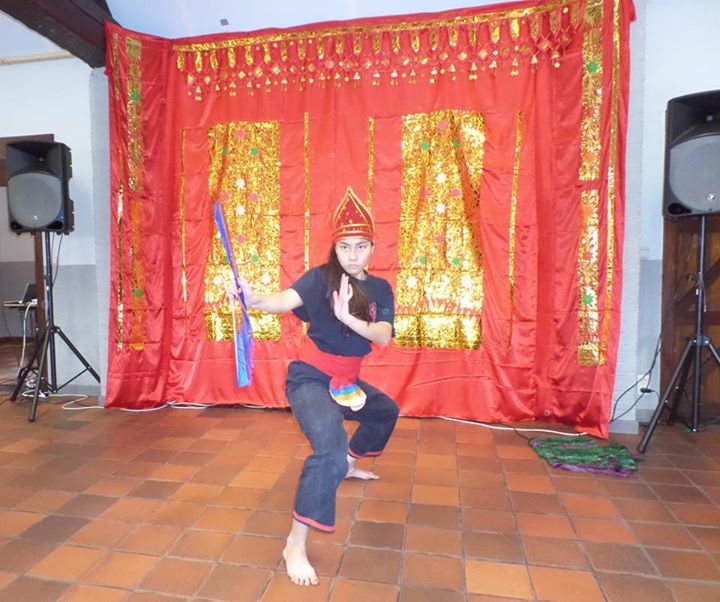 Gerakan Pencak Silat Oleh Sabrina. Bentuk Dukungan Generasi Muda berdarah campuran Minang (Indonesia - Belanda