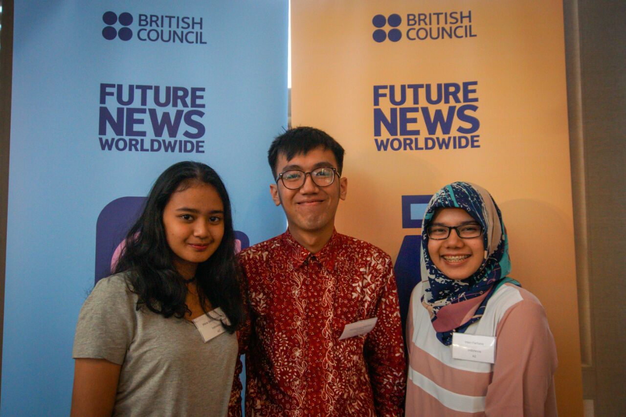 Maria Sattwika Duhita, Muhammad Iman Adi Perkasa, dan Intan Farhana, di Scottish Parliament