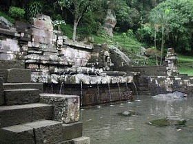 Petirtaan Jolotundo Petirtaan Jolotundo