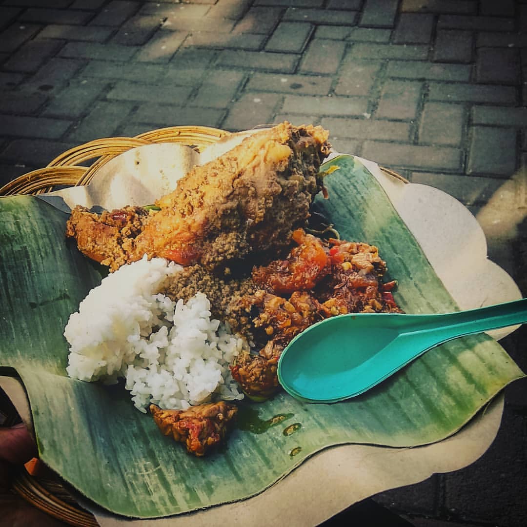 Seporsi Gudeg Mbah Lindu