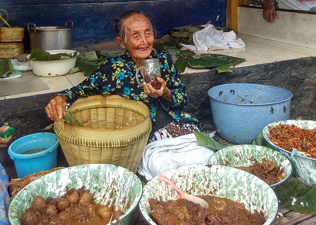 Pelajaran Hidup dari Sang Maestro, Mbah Lindu