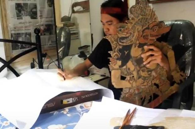 Danar Dwi Putra, ngeblak wayang jek dong khas jawa timuran untuk melestarikan budaya warisan leluhur. Foto: INEWSTV/Hari Tambayong
