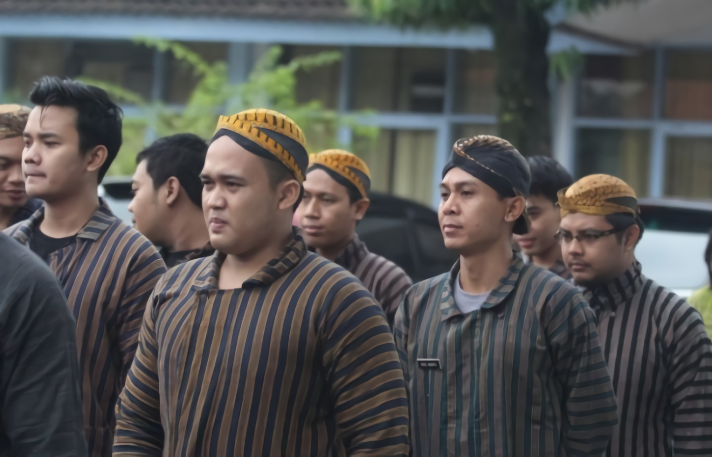 Pakaian adat Surjan © alimustafid.com