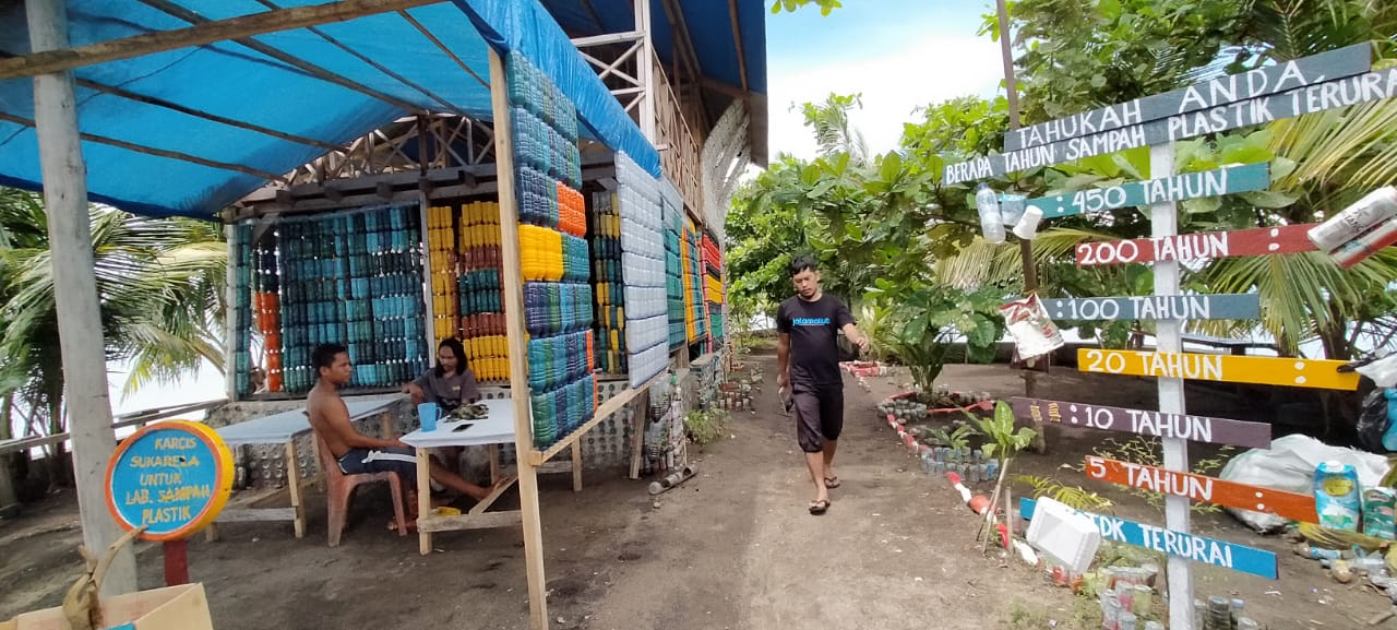bangunan panggung pulau tulang
