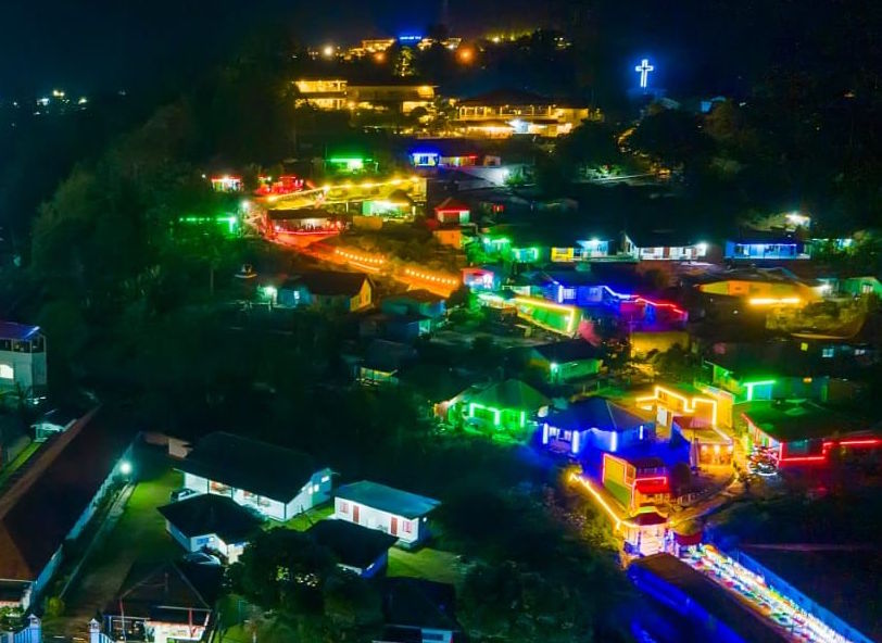Kampung Warna-Warni Tigarihit | Foto: HaloIndonesia.com