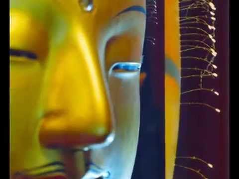 Bunga Udumbura di Patung Budha