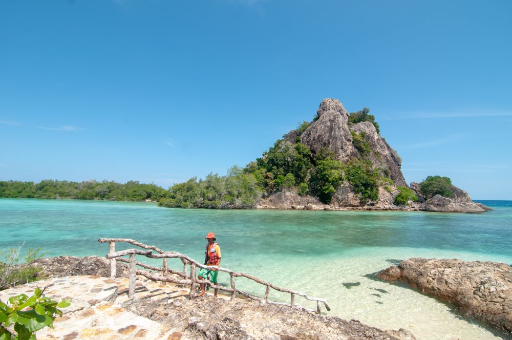 Pulau Bawah