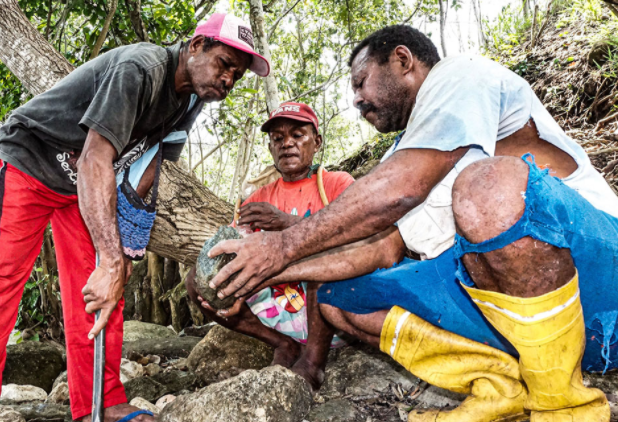 Mahar Tamako Batu di Sentani, Papua