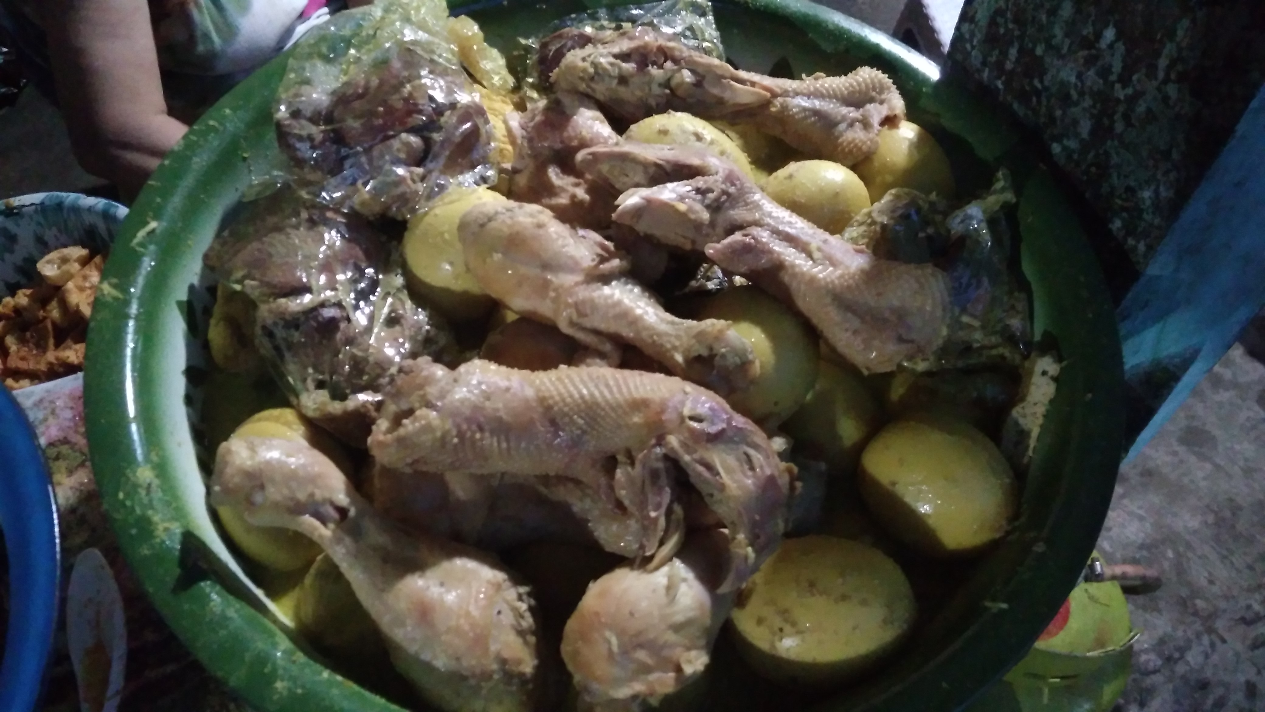 Pilihan lauk yang komplit siap membingungkan kamu untuk menyantap gudeg mbah Medi Kotagede