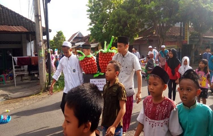 Potret Tradisi Male, bukti toleransi umat Hindu dan Muslim di Jembrana.Sumber: beritabali.com
