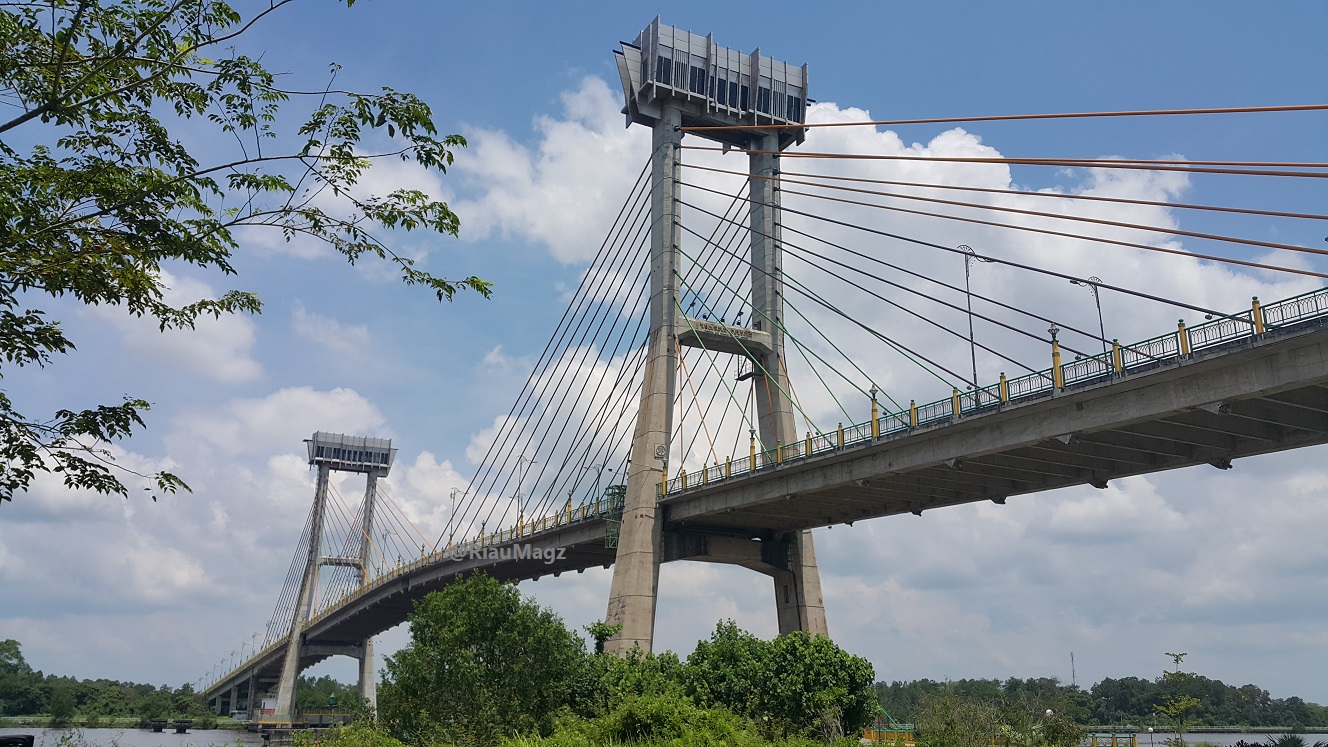 Jembatan Siak menjadi urat nadi perkembangan Kabupaten Siak dan Kota Siak Sri Indrapura.