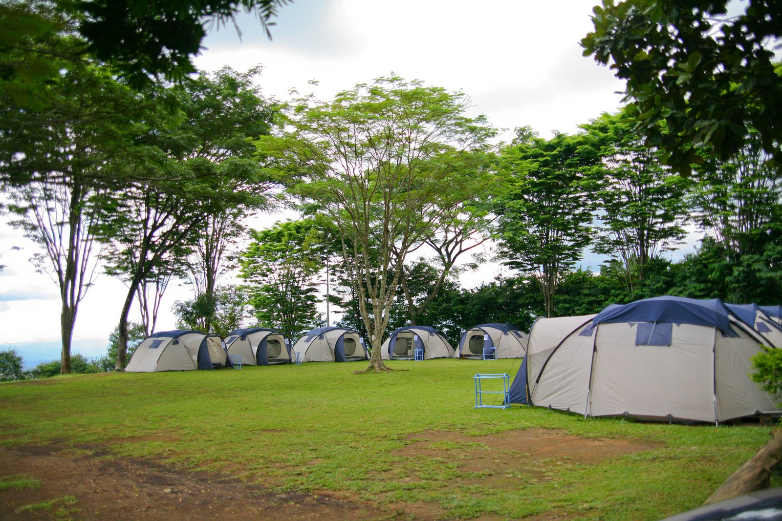 Area perkemahan situ gunung © Tempatwisataunik.com