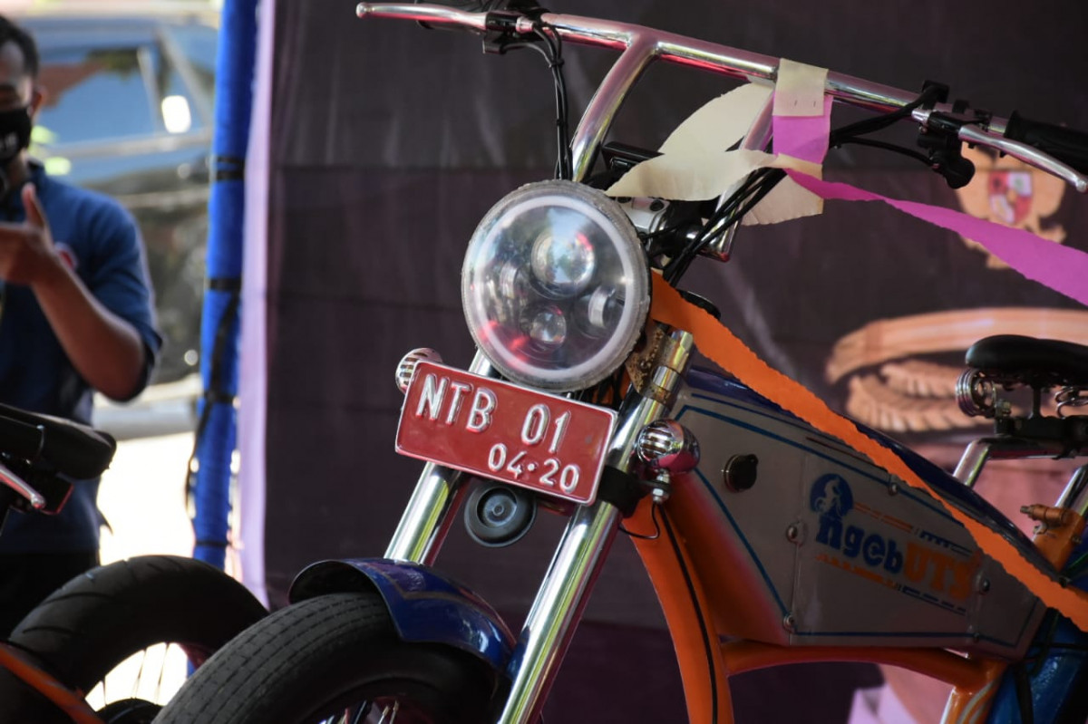 Sepeda bermotor ngebuts
