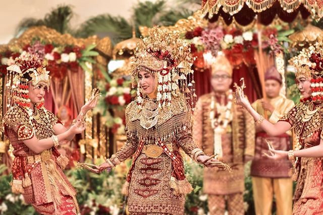 Mempelai Wanita Tari Pagar Pengantin © Foto: Pinterest