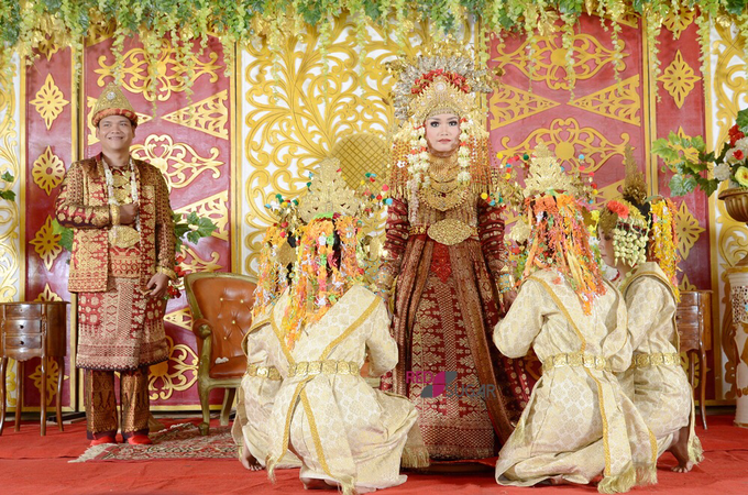 Tari Pagar Pengantin © Foto: Bridestory