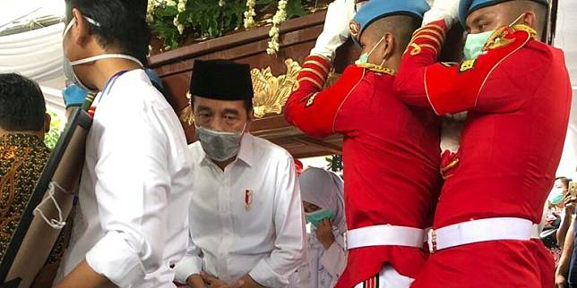 Presiden Joko Widodo melakukan Brobosan | Foto: Line Today