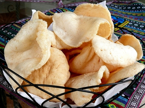 kerupuk udang, kerpuk yang paling populer | foto: chinesecuisine