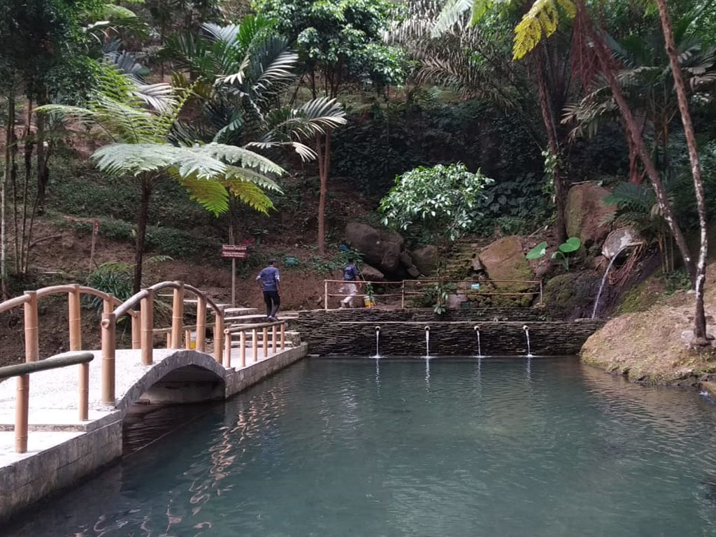 Curug Cipeuteuy Wisata Alam di Majalengka