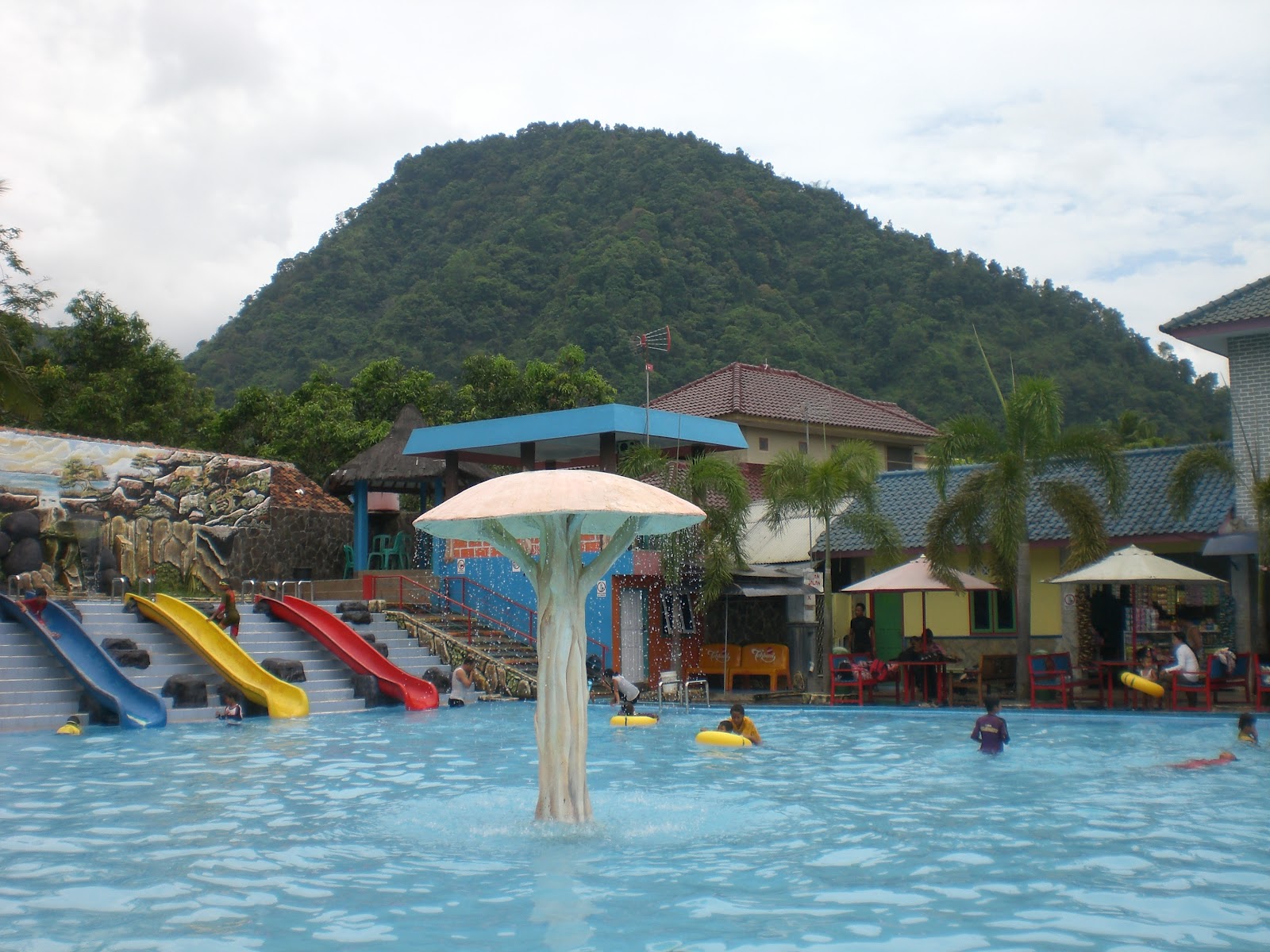 Tempat Wisata di Majalengka : Kolam Renang Tirta Indah