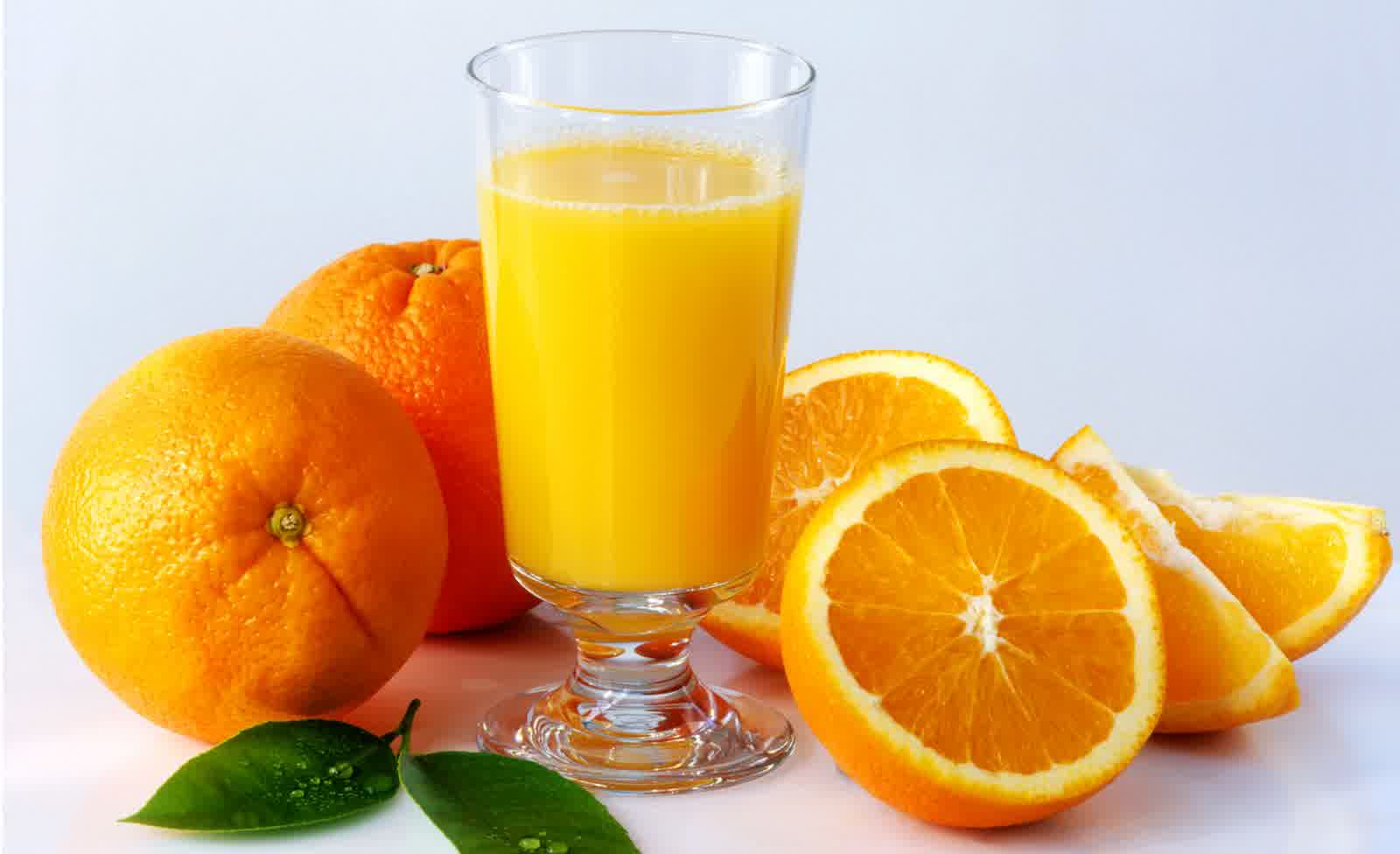 Selain bisa langsung dimakan, jeruk juga bisa diolah menjadi sebotol jus yang sangat nikmat © Groufie