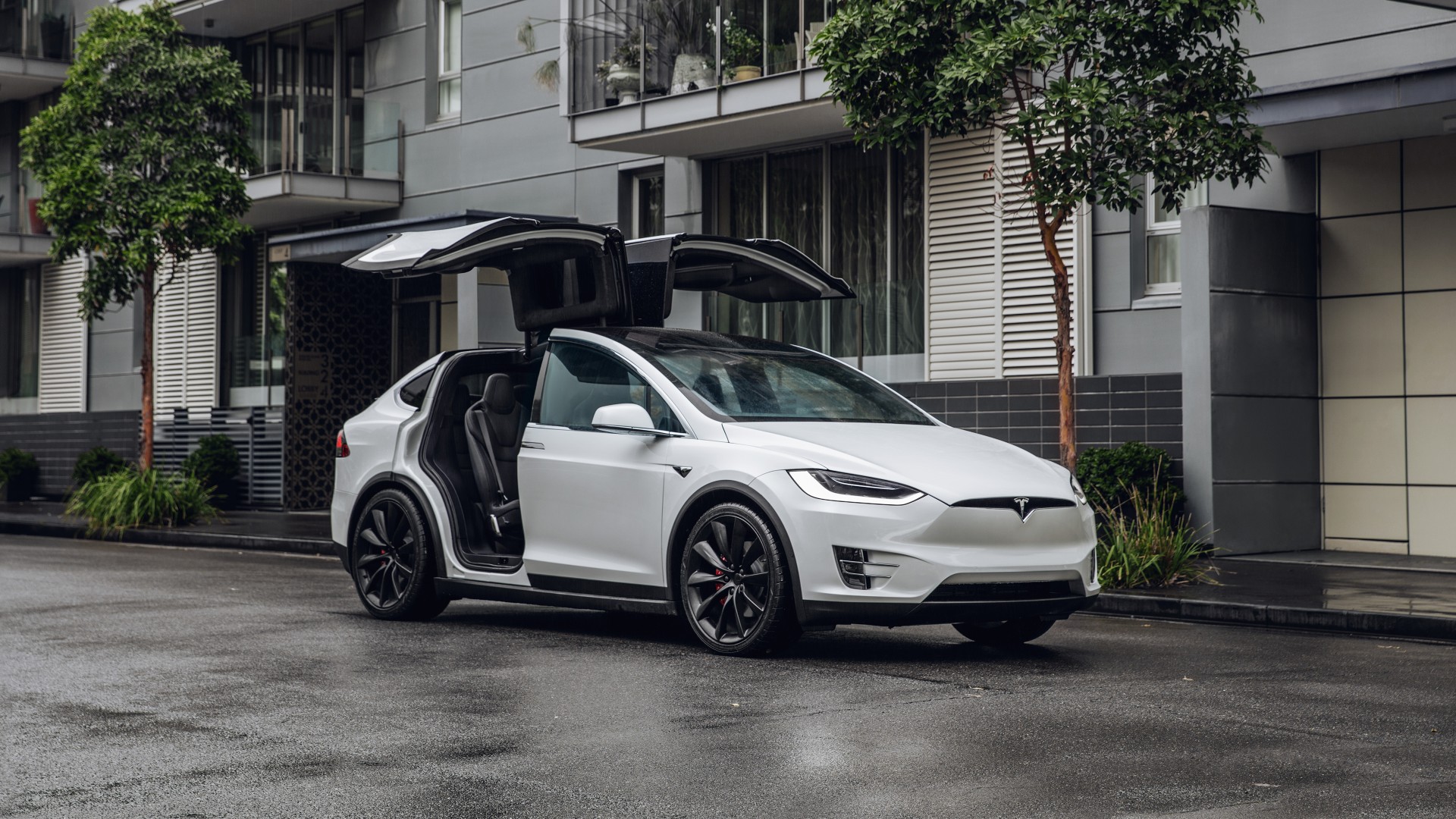 Tesla, ditunggu di indonesia | The Car Competition