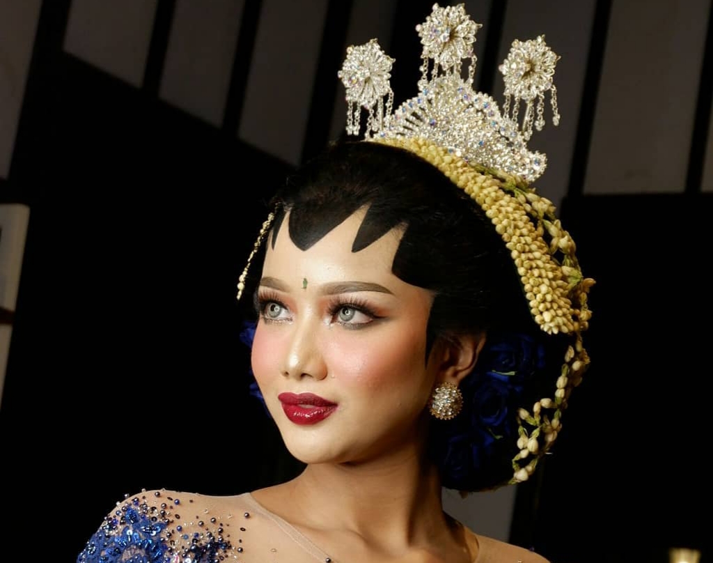 Paes Yogya Puteri © Instagram.com/ning_hairandmakeup
