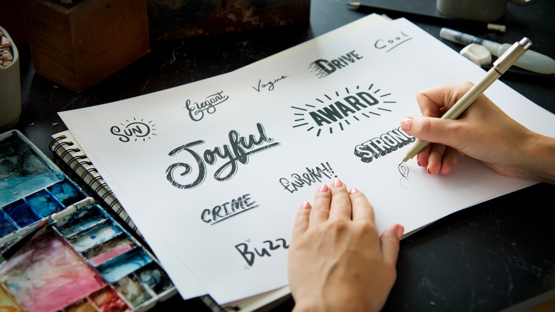 Hand Lettering © Canva.com