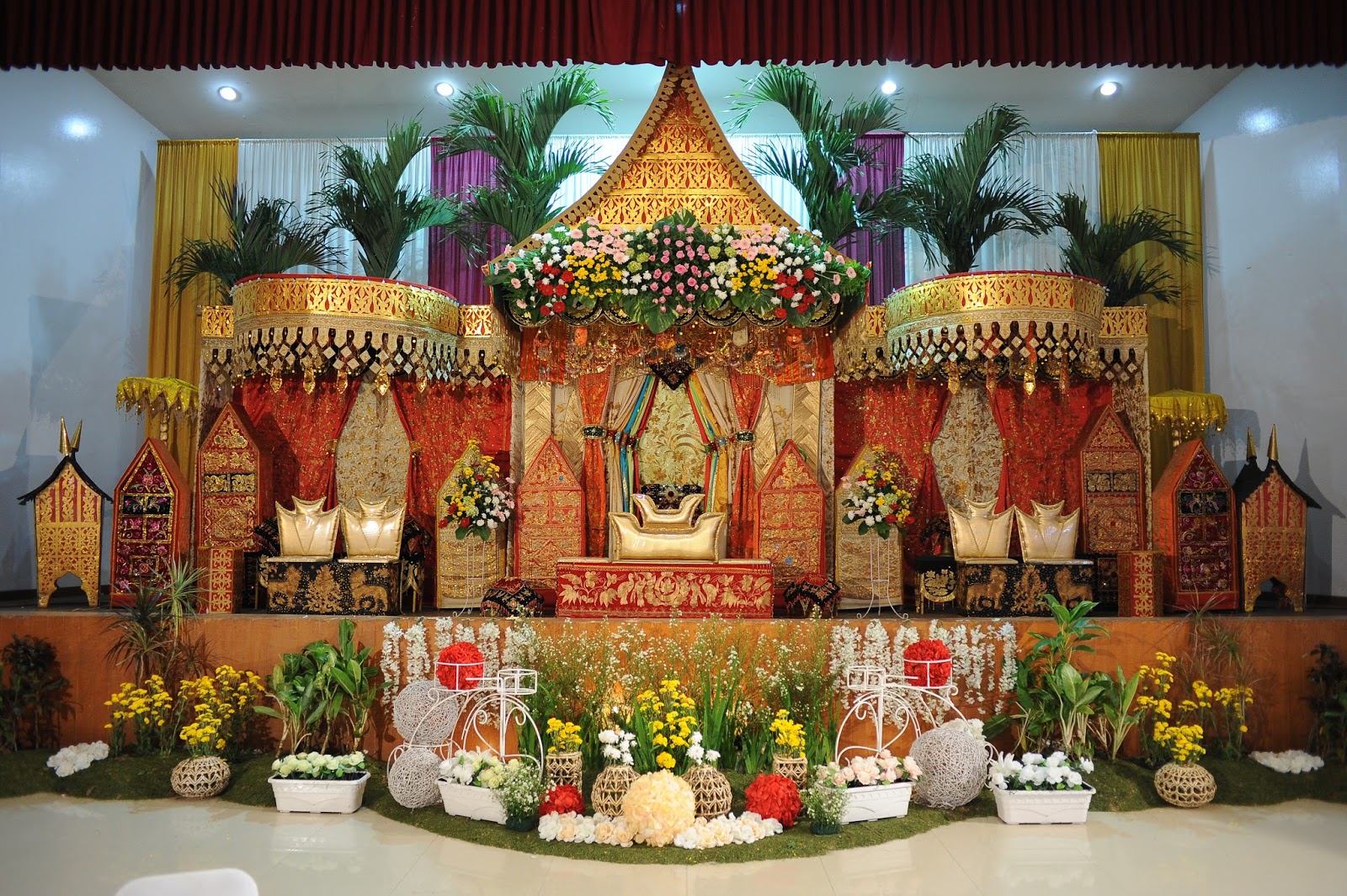 Pelaminan adat Minang © yessypurnama.blogspot.com