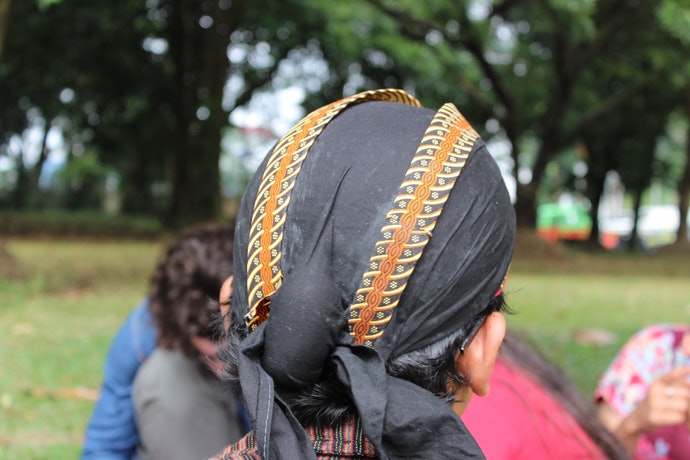 2 ikatan kain di belakang blangkon © My-best.id