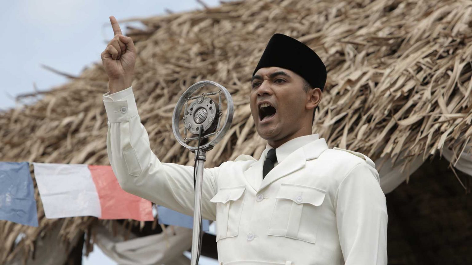 Ario Bayu dalam film Soekarno © Cinemapoetica.com