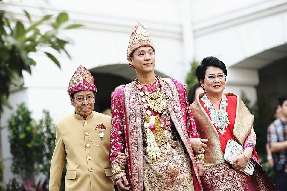 Mempelai lelaki dalam pernikahan adat Minang © Thebridedept.com