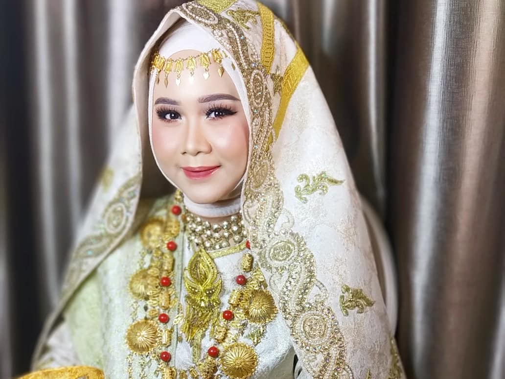Mempelai perempuan Minang © Instagram.com/nuri_nurhasanah_mua