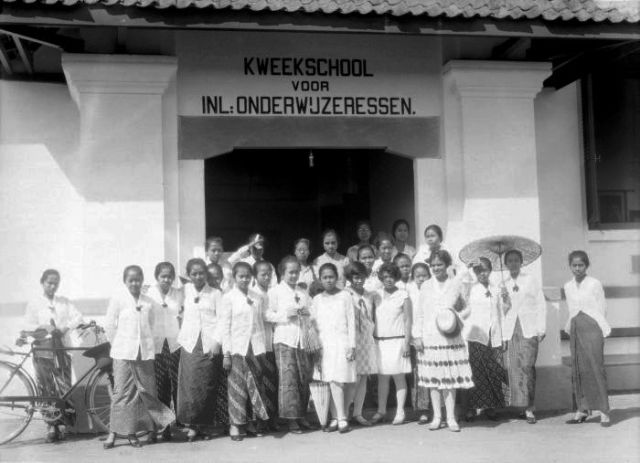 Kweekschool zaman Hindia Belanda © Wikimedia.org