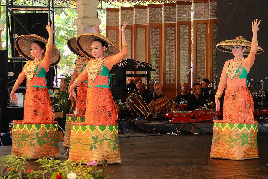 Tari Panarat © Indonesiakaya.com