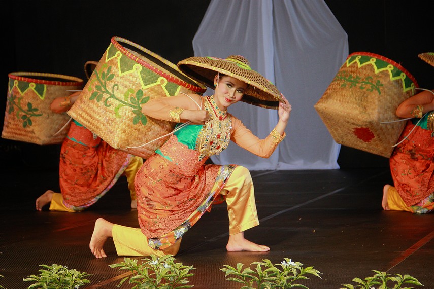Tari Panarat © Indonesiakaya.com