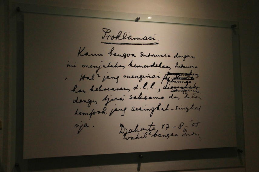 Naskah proklamasi tulisan tangan Soekarno © Indonesiakaya.com