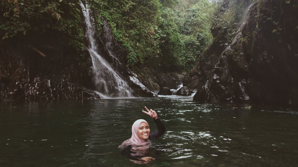Berendam di Black Canyon Petungkriyono | Foto: Yeni Rachmawati